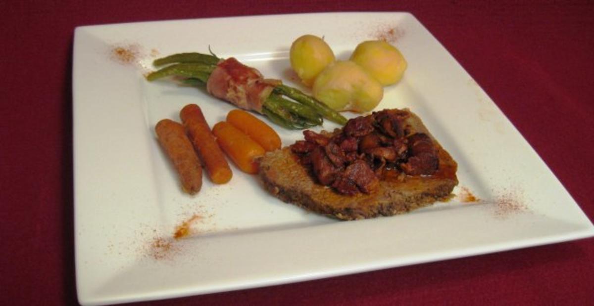 Rezept: Cowboy Pot Roast mit roten Kartoffeln, grünen Bohnen im Prosciutto-Mantel und Pilzsoße