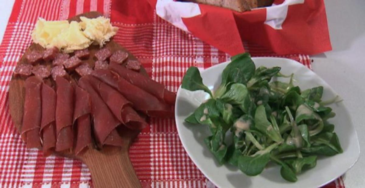 Rezept: Salat mit selbstgemachtem Dressing zu einer Bündnerplatte (Patrick Nuo)